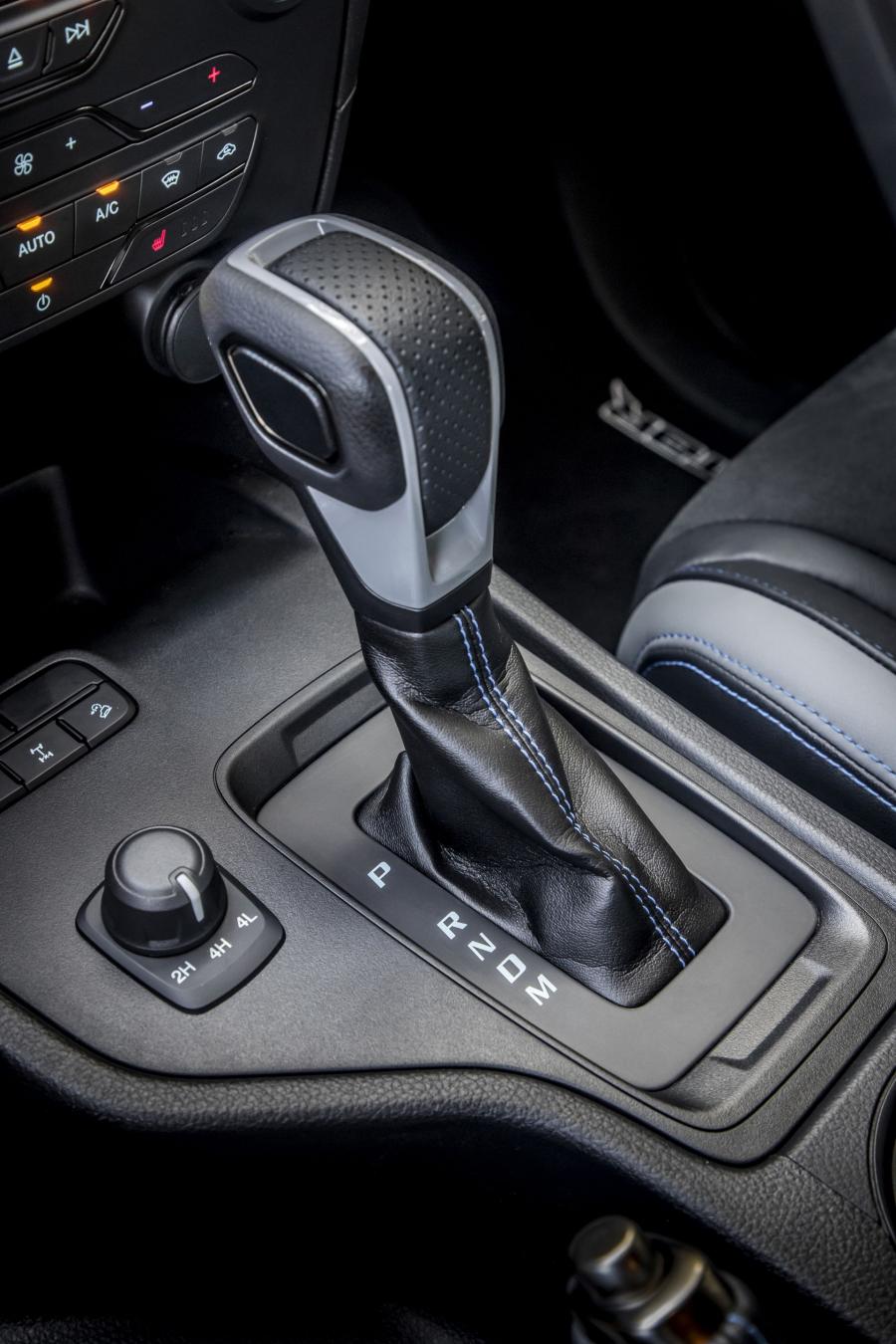 Детали интерьера Ford Ranger Raptor 2018 года  (EU) (фото 49 из 144)